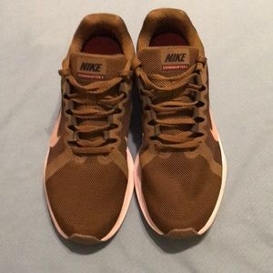 Shoes Tagged Sneakers Triple AAA Fashion Collection Shoes Tagged Sneakers Triple AAA Fashion Collection